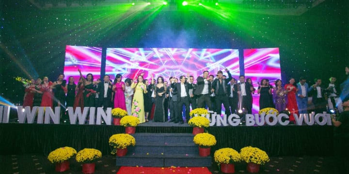 Ý Tưởng Quà Tặng Lễ Tất Niên Cho Nhân Viên Ý Nghĩa